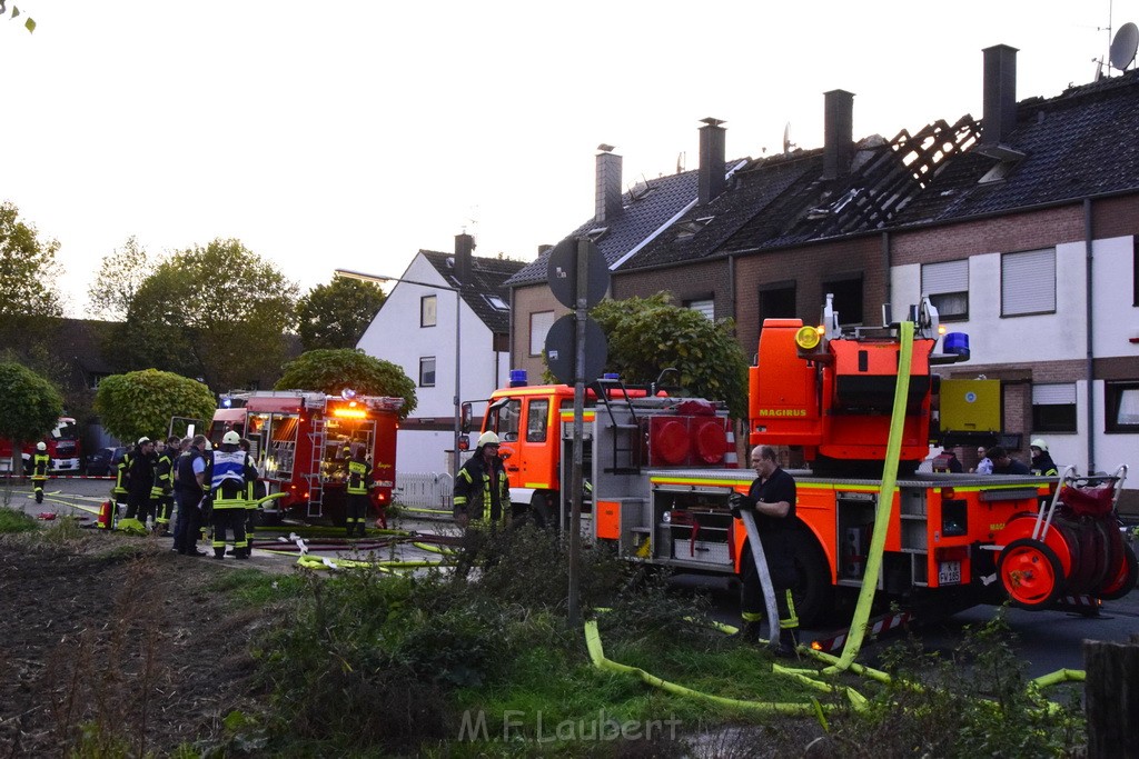 Feuer 2 Vollbrand Reihenhaus Roggendorf Berrischstr P239.JPG - Miklos Laubert